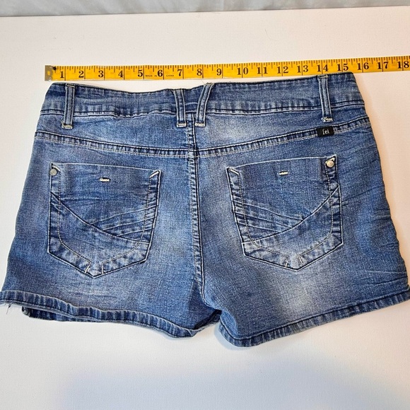 Vintage Y2K LEI Lace Up Trendy Denim Jean Booty Shorts USA Made Sz 31 Grunge! - Picture 3 of 4
